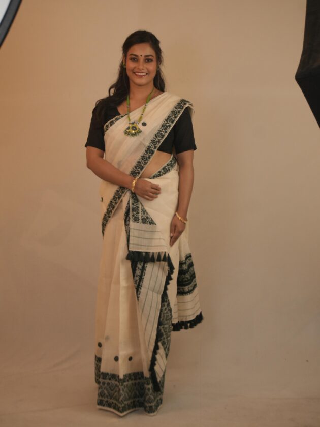 Elegant Off-White Handloom Cotton Saree with Green Motifs
