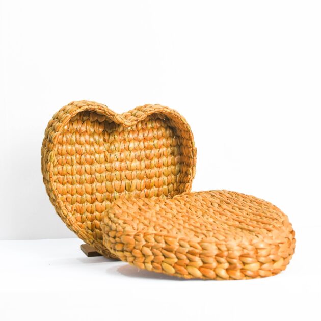 Handwoven Heart-Shaped Water Hyacinth Storage Basket with Lid
